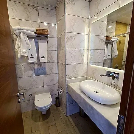 Karakas Hotell 3*